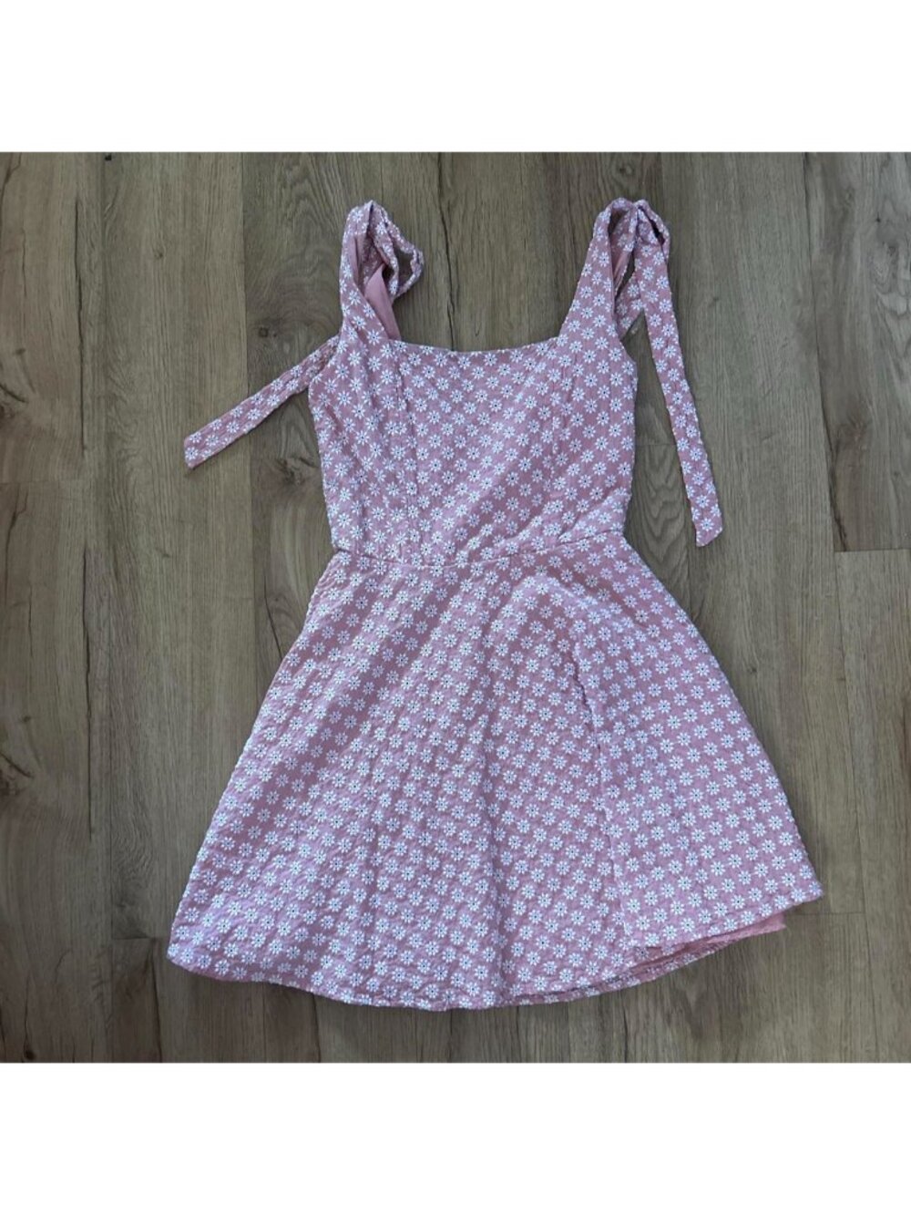 Pink floral patterned dress- flowy- good...